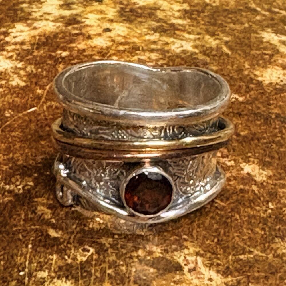 Sterling Silver Mixed Metal Spinner Ring w/ Garnet Size 8.5 - Picture 6 of 9